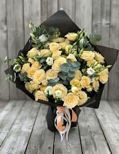 Букет цветов из:  Розы и Лизиантусы в Долаково