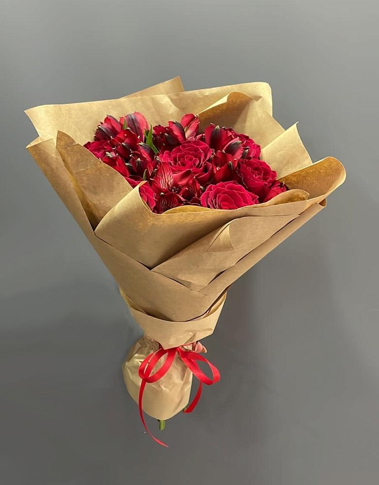 Букет цветов из: Альстромерии и Розы в Долаково