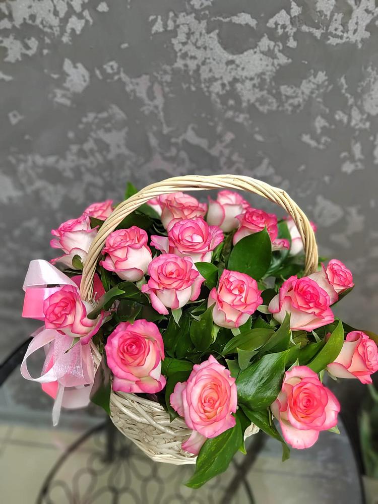 Цветочная композиция из Розы в корзине в Долаково