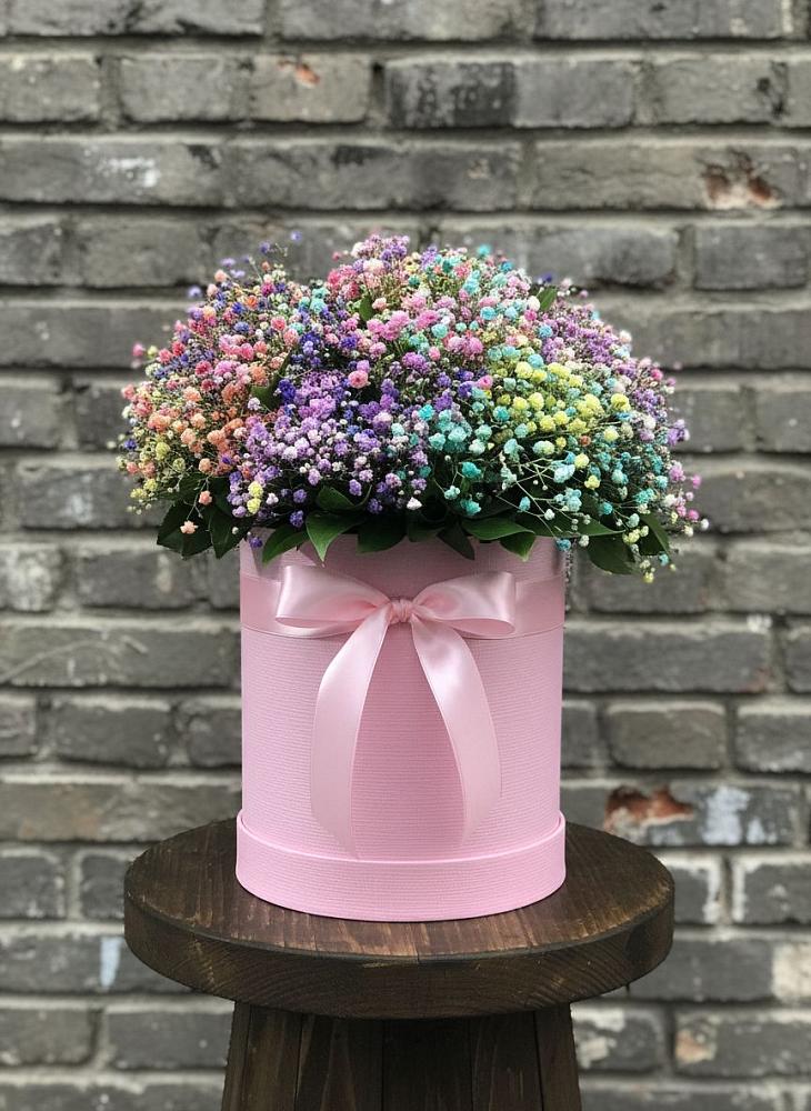Цветочная композиция из Гипсофила и Розы в шляпной коробке в Долаково