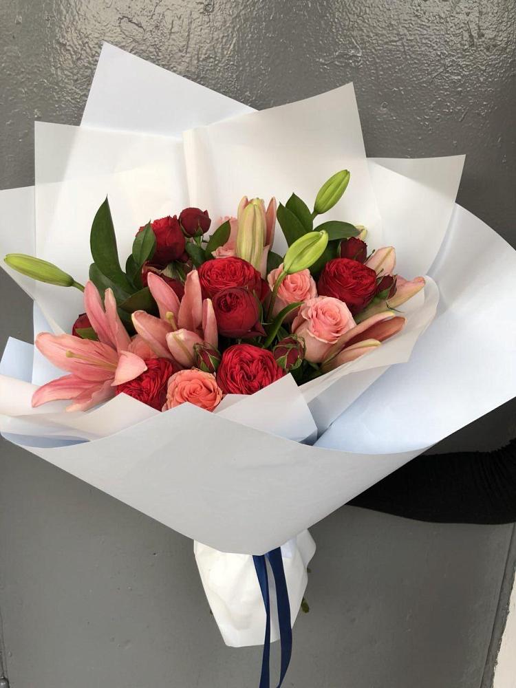 Букет цветов из: Лилии и Розы в Долаково