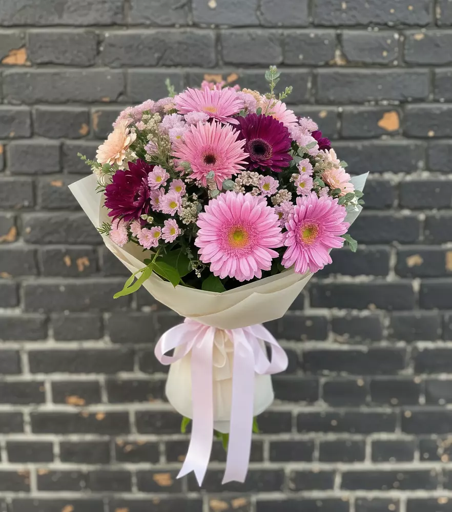 Букет цветов из: Герберы и Хризантемы в Долаково