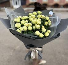 Букет Белые кустовые розы Солинеро в Долаково