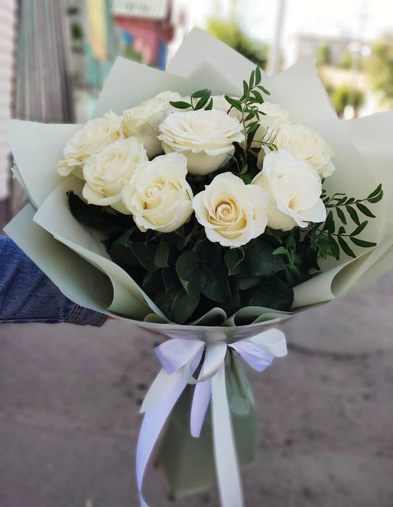 Букет Белые розы Проуд в Долаково