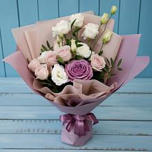 Букет цветов из:  Розы и Лизиантусы в Долаково