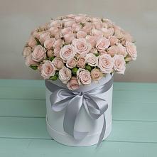 Цветочная композиция из Розы в шляпной коробке в Долаково