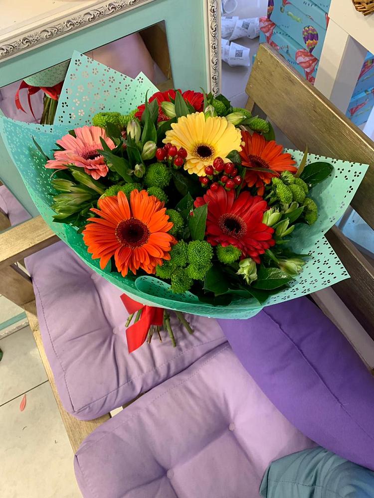 Букет цветов из: Герберы, Хризантемы и Альстромерии в Долаково