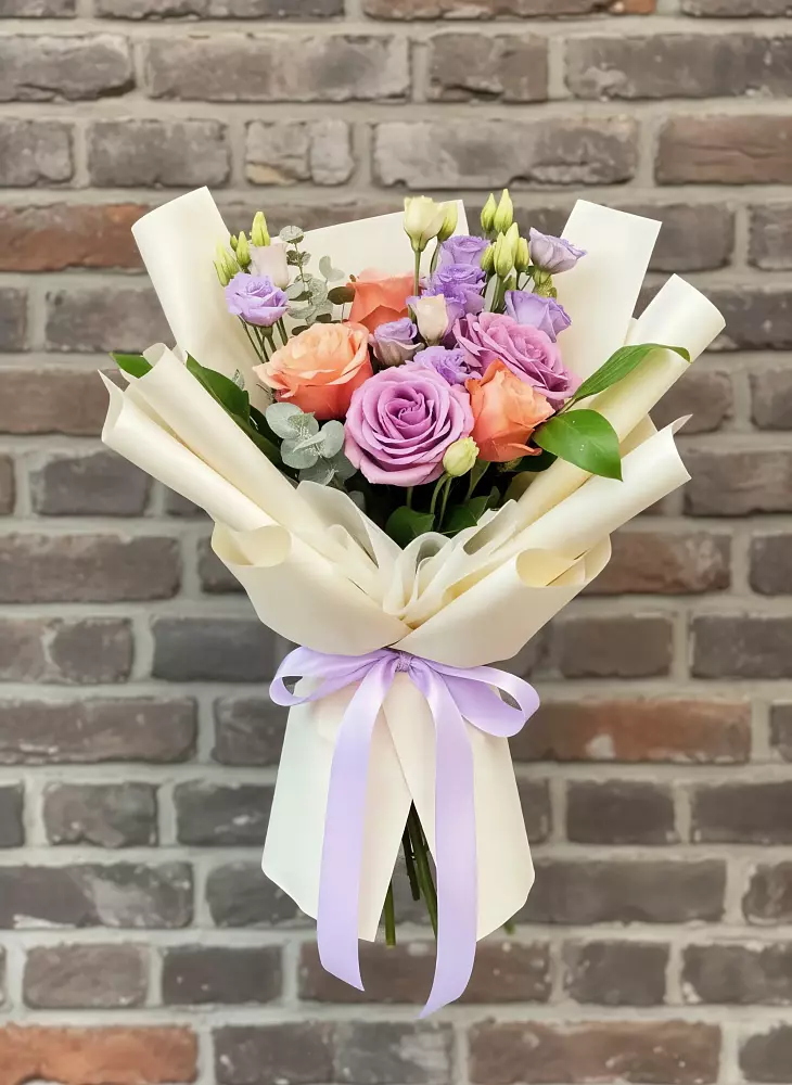 Букет цветов из: Лизиантусы и Розы в Долаково