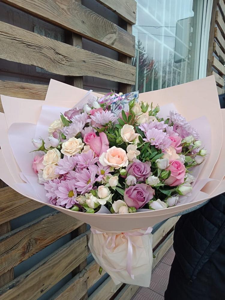 Букет цветов из: Розы и Хризантемы в Долаково