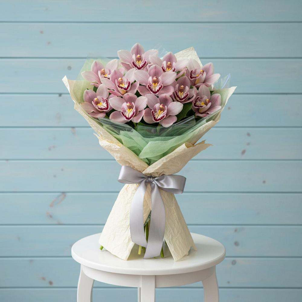 Букет цветов из: Орхидеи и Розы в Долаково