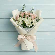 Букет цветов из:  Альстромерии в Долаково