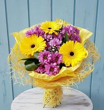 Букет цветов из:  Хризантемы и Герберы в Долаково