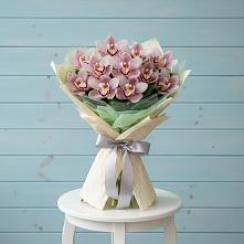 Букет цветов из:  Орхидеи и Розы в Долаково