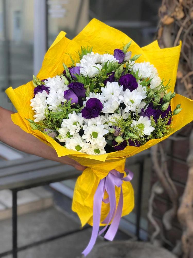 Букет цветов из: Ирисы, Хризантемы и Ромашки в Долаково