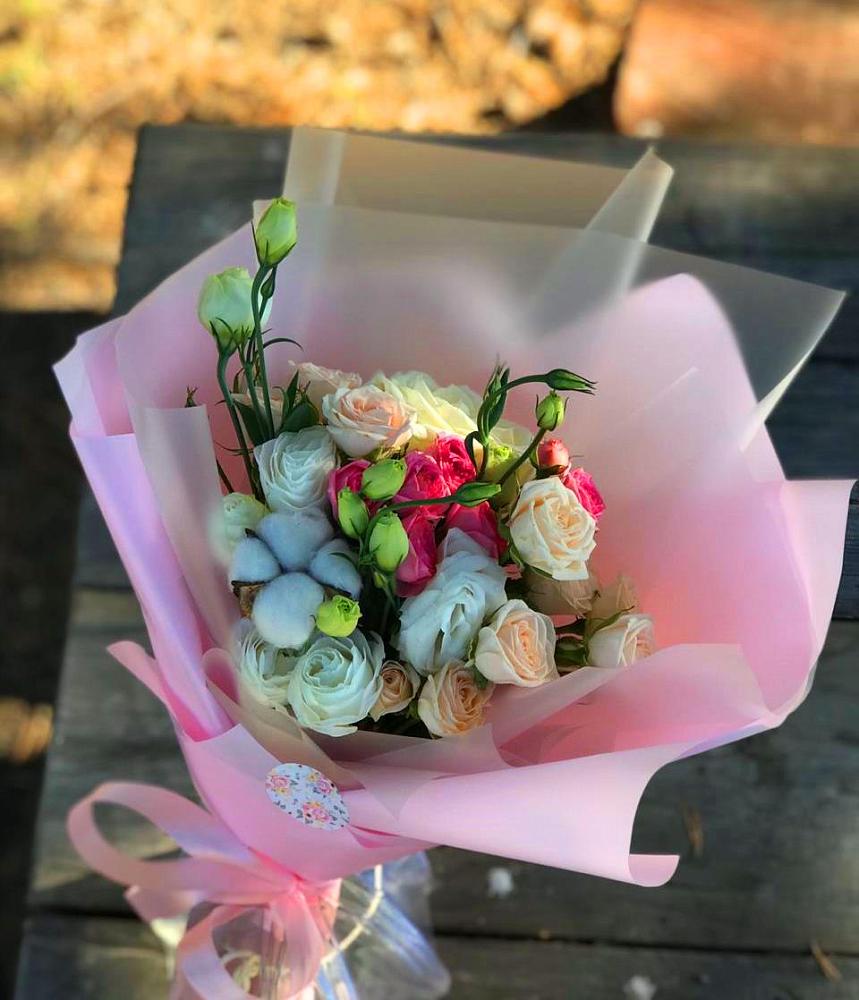 Букет цветов из: Розы и Лизиантусы в Долаково