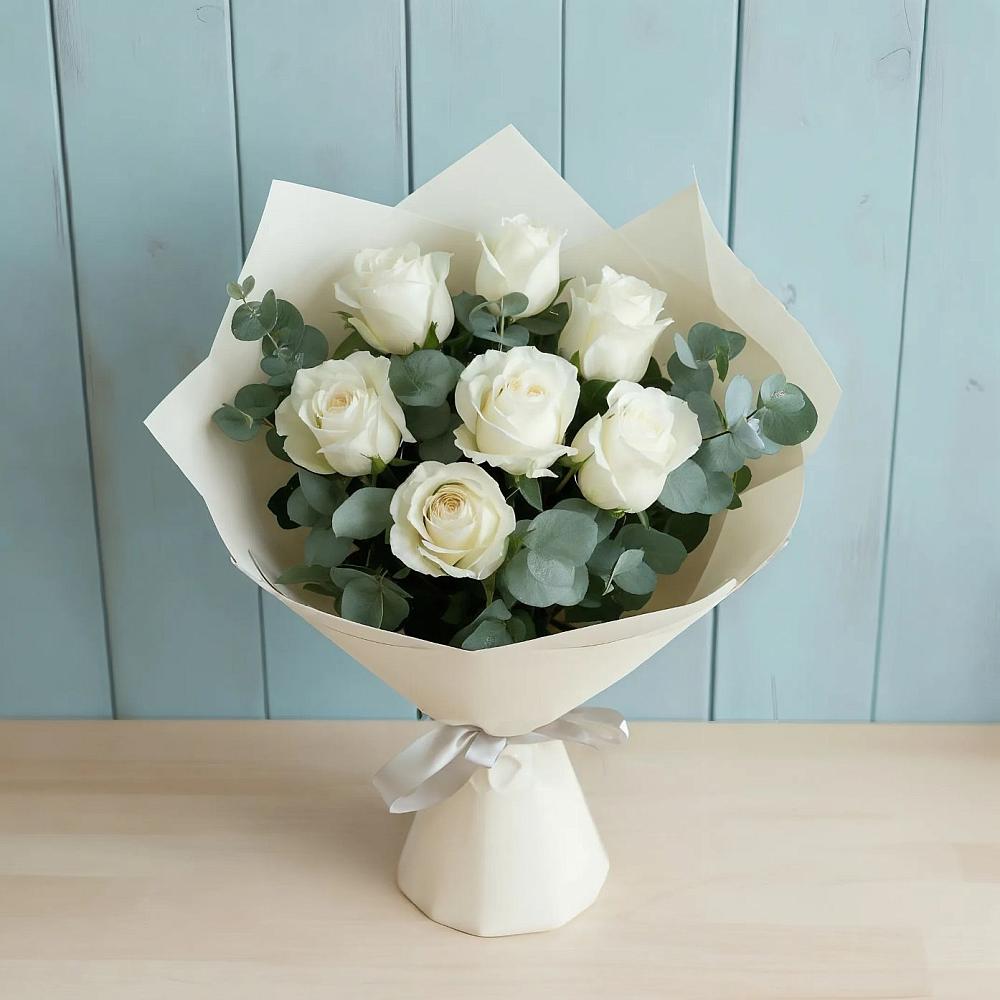 Букет Белые розы в Эвкалипте в Долаково