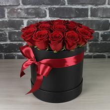 Цветочная композиция из Розы в шляпной коробке в Долаково