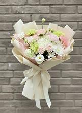 Букет цветов из:  Гвоздики, Розы, Лизиантусы и Хризантемы в Долаково