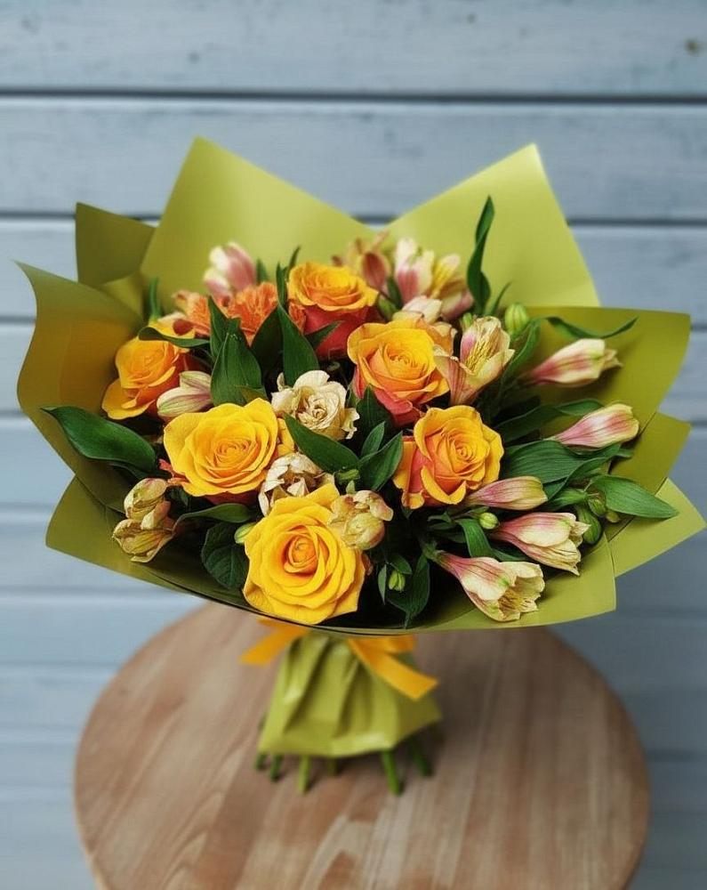 Букет цветов из: Альстромерии и Розы в Долаково