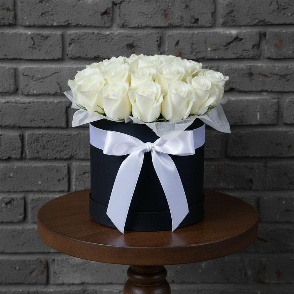 Цветочная композиция из Розы в шляпной коробке в Долаково