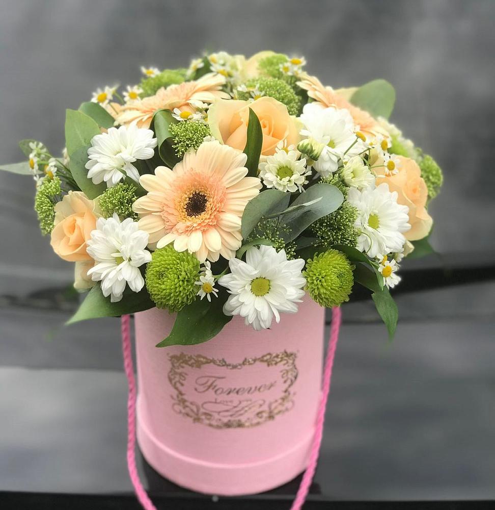 Цветочная композиция из Розы, Герберы и Хризантемы в шляпной коробке в Долаково