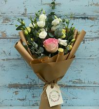 Букет цветов из:  Розы и Лизиантусы в Долаково