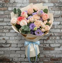 Букет цветов из:  Розы, Лизиантусы и Гвоздики в Долаково