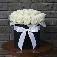 Цветочная композиция из Розы в шляпной коробке в Долаково