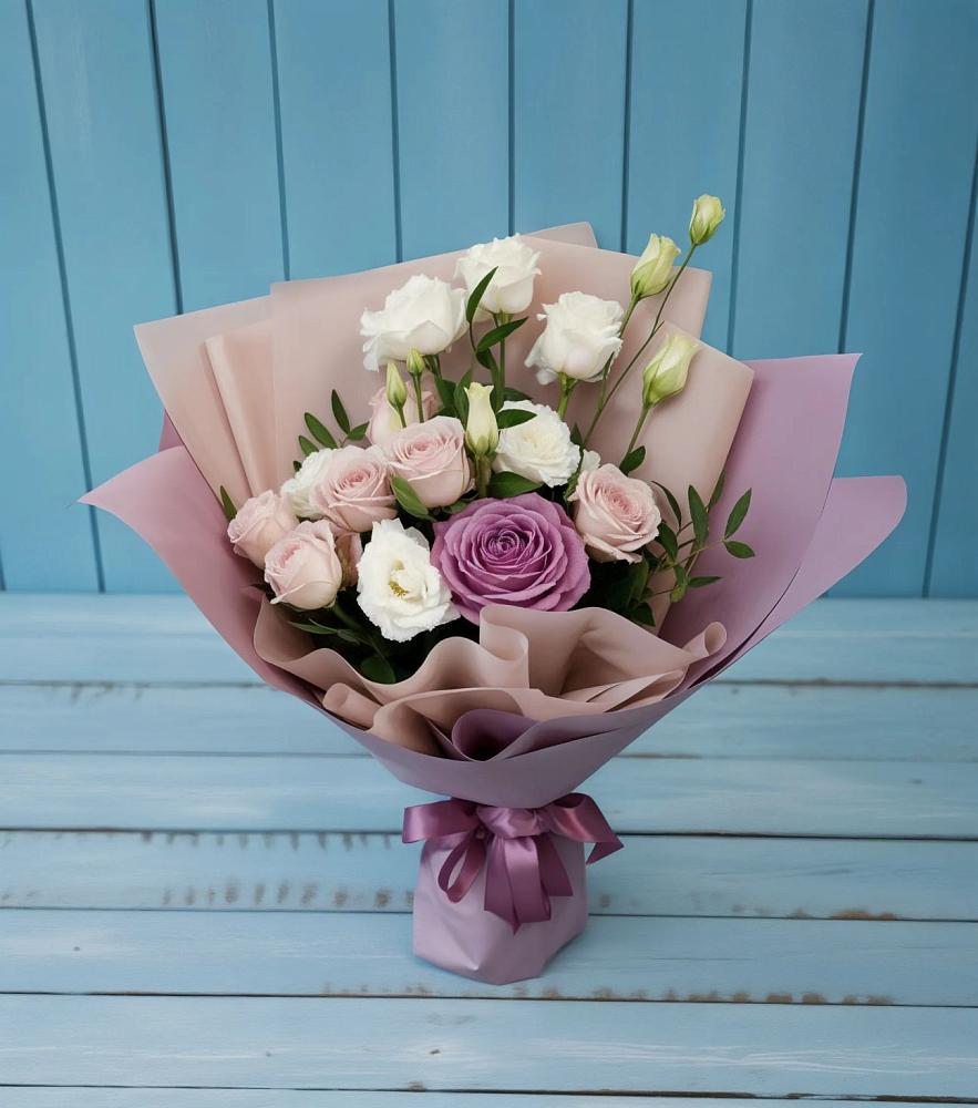 Букет цветов из: Розы и Лизиантусы в Долаково